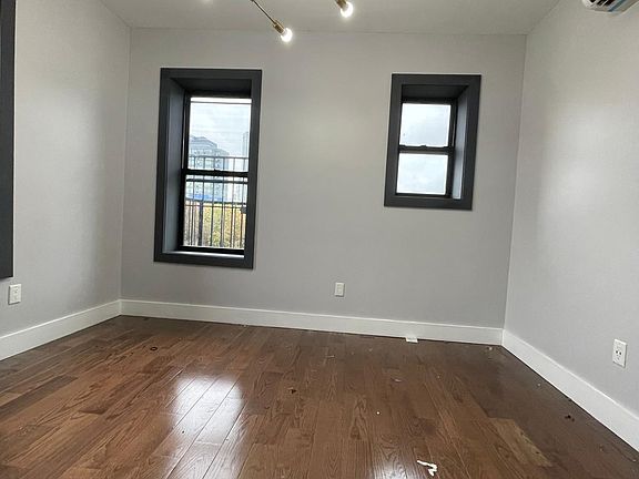 4th image of 62 Vroom St #3L