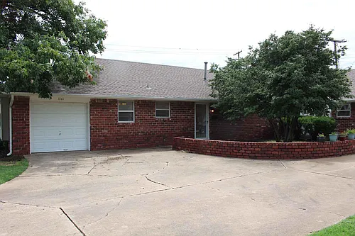 5101 N Hamilton Dr Photo 1