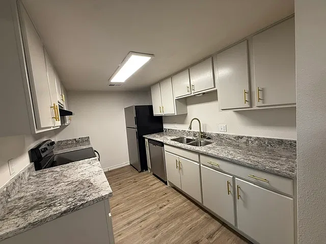 2 bed, 1.5 bath, 1170 sqft, $1,250 — Photo 2
