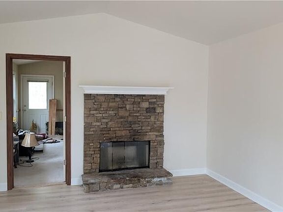4th image of 599 Garrison Rd
