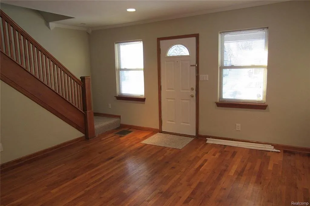 3 bed, 2.5 bath, 1235 sqft, $1,600 — Photo 2