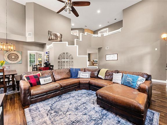4th image of 154 S Cochrans Green Cir