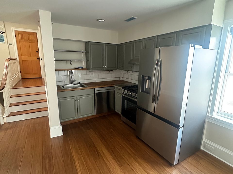 2nd image of 1931 Wallace St #4