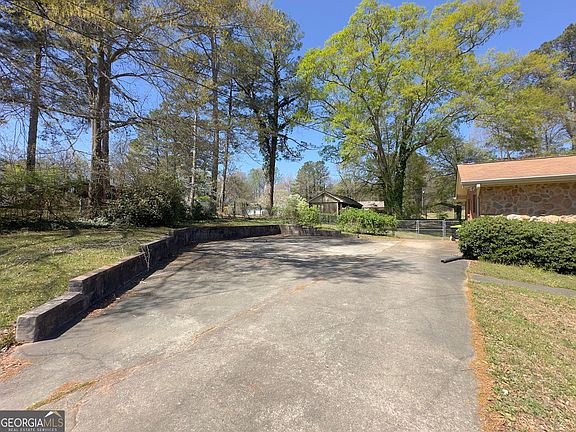 3rd image of 1125 E Atlanta Rd