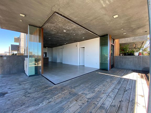 5th image of 3715 10th Ave #306