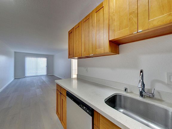 4th image of 4225 Mission St APT 2