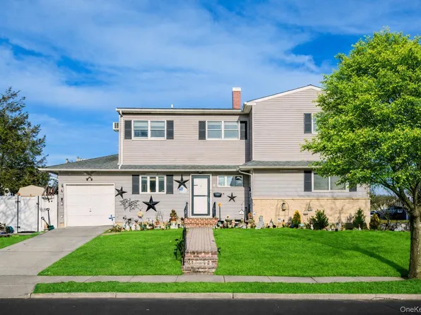 2 Kroll Street, Plainview, NY 11803