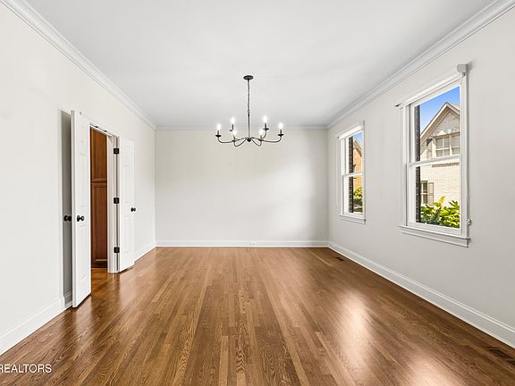5th image of 1166 Highgrove Garden Way