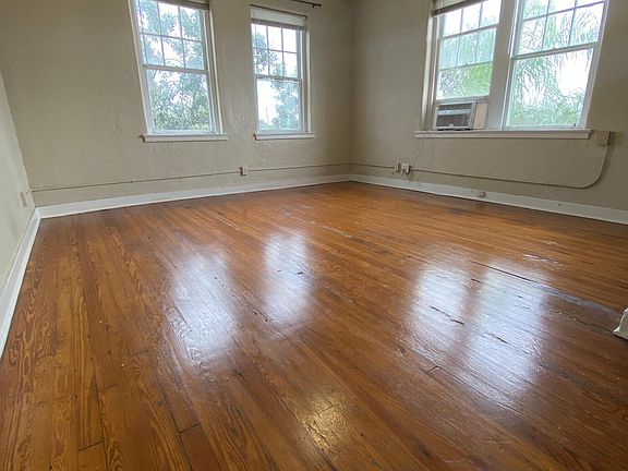 3rd image of 523 24th St APT 8