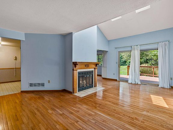 3rd image of 310 Bedford Glen Ln