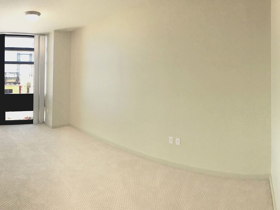 1F 902