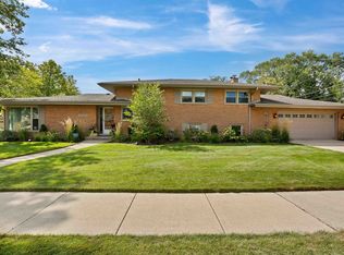 1330 S Greenwood Ave, Park Ridge, IL 60068