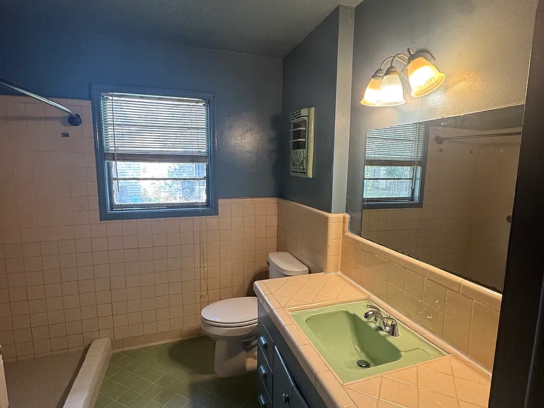 809 Loma St — Photo 16