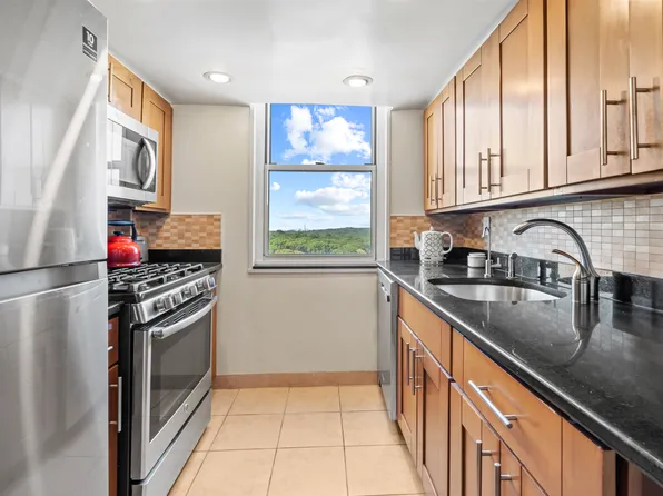 118-18 Union Tnpk image 6 of 15