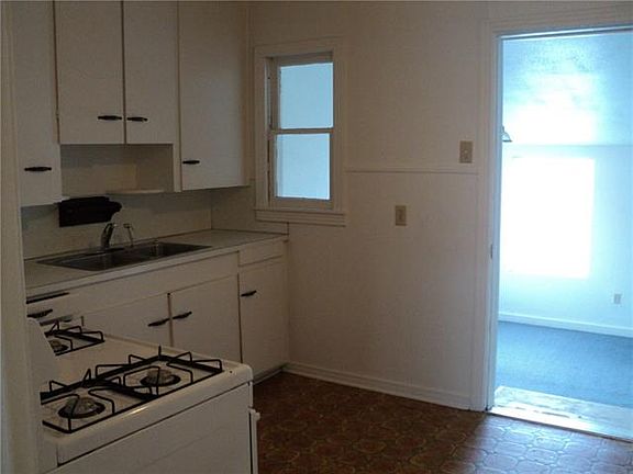 3rd image of 1202 S Bowie Dr