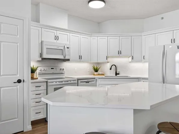 5201 N Dalhousie Dr NW #404, Calgary, AB T3A 5Y7