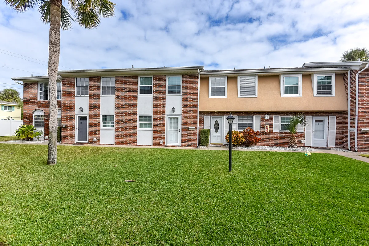 2200 S Palmetto Ave — Photo 3