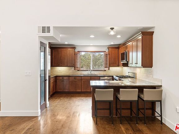 5th image of 3965 Moore St APT 104