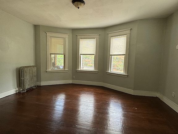 5th image of 918 Winchester Ave Unit 2