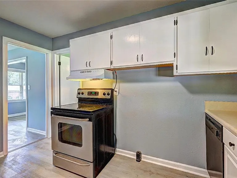 970 Oglethorpe Ave — Photo 15