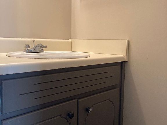 5th image of 150 Yellow Jacket Dr APT 12