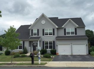 966 Yorkshire Dr, Breinigsville, PA 18031