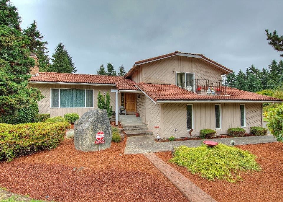 1st image of 20220 Marine View Dr SW