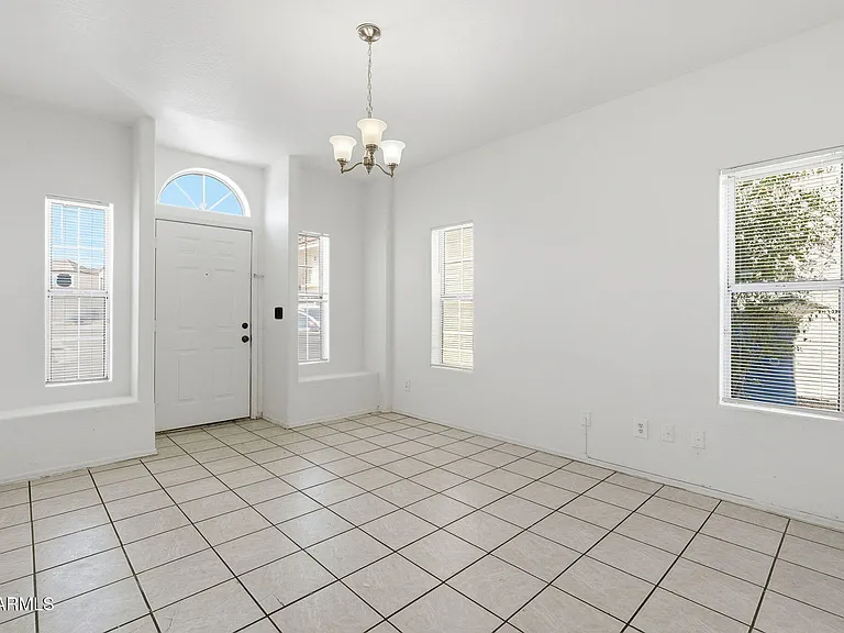 1026 W Libra Dr — Photo 4
