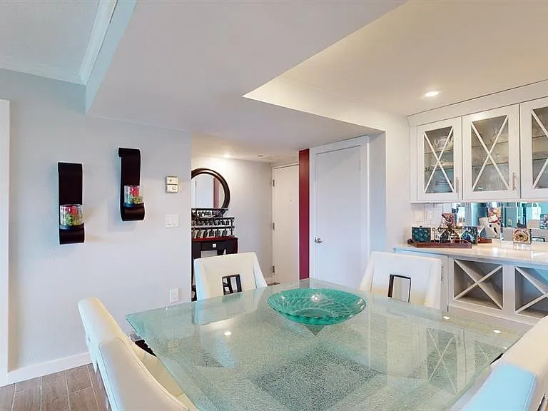 1120 N Shore Dr NE #501 — Photo 13