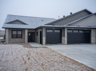 2112 Prairie Hawk Dr, Bismarck, ND 58503