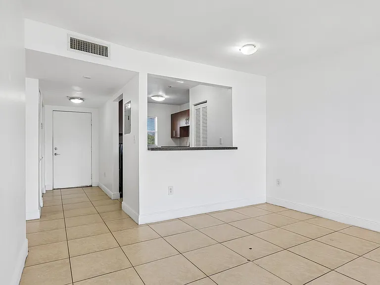 The Oaks Condominium — Photo 39