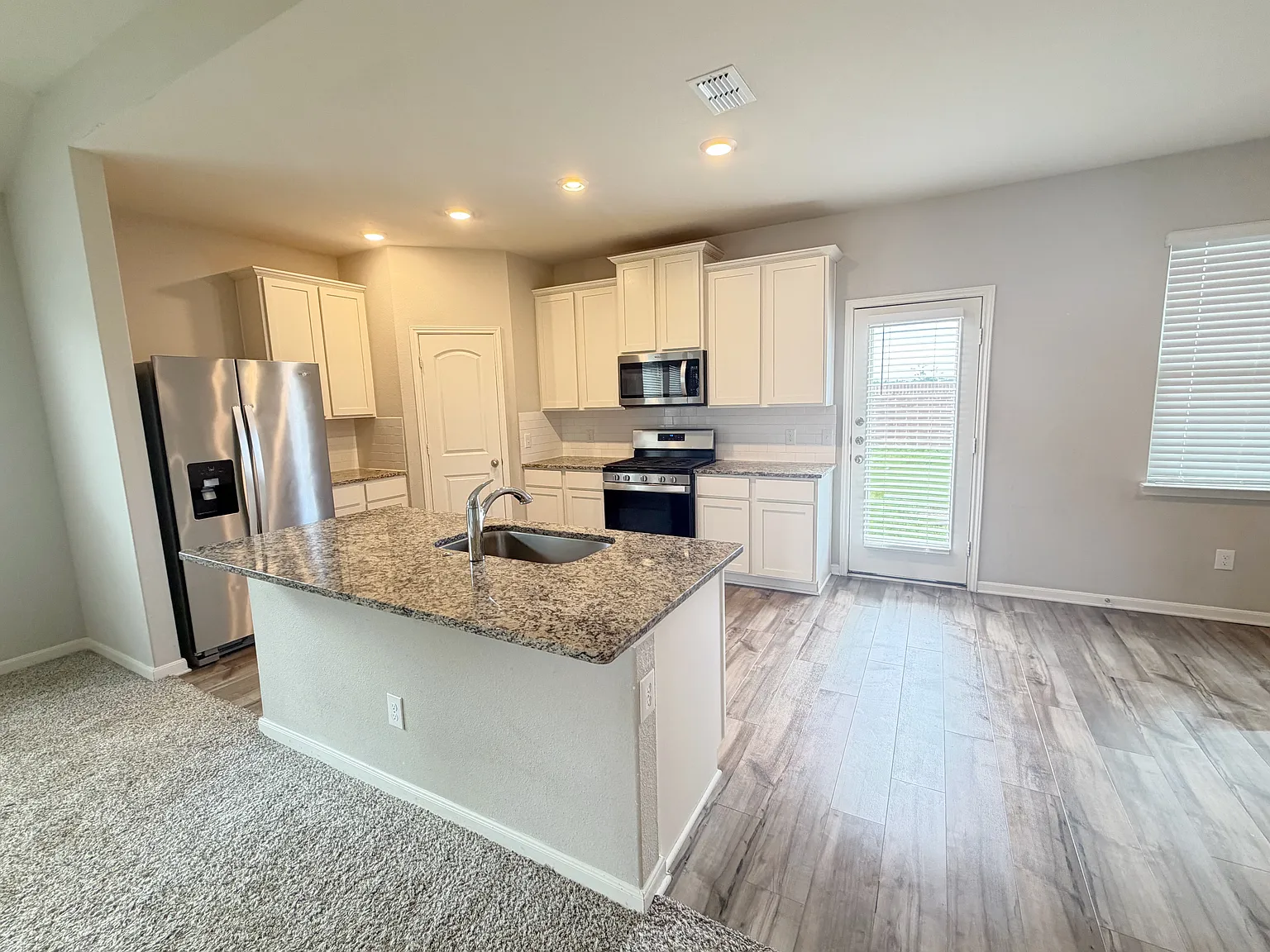 4 bed, 2000 sqft, $2,000 — Photo 4