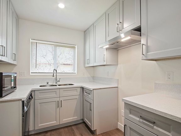 5th image of 406 Russell Ave #A