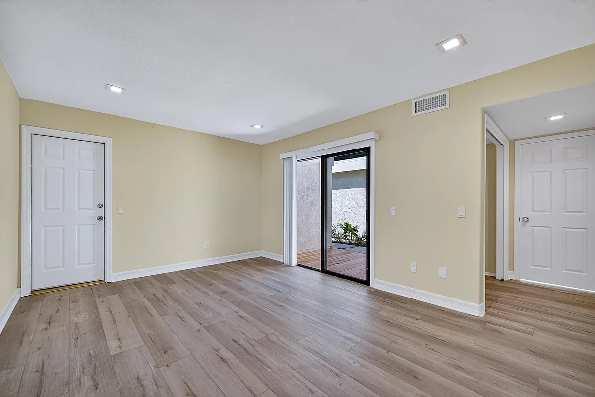 Building Photo - 32375 Saddle Mountain Dr