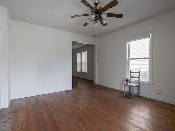 3rd image of 1838 Westview Dr