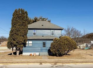 612 Heivly St, Decorah, IA 52101