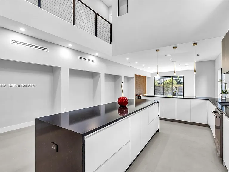 808 SW 9th St #B — Photo 7