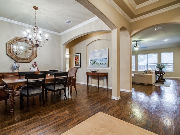 5th image of 221 Crestbrook Dr