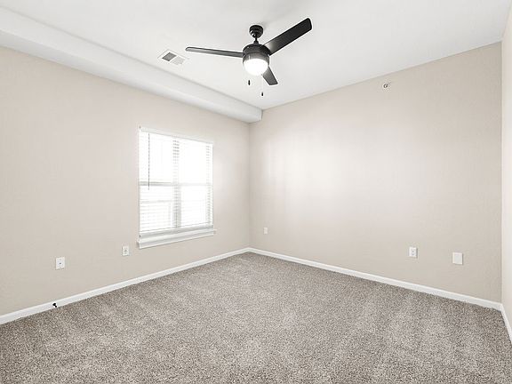 5th image of 339 N Fox Ridge Dr #11-101
