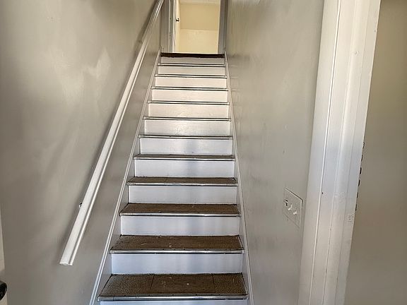 4th image of 308 Myrtle St