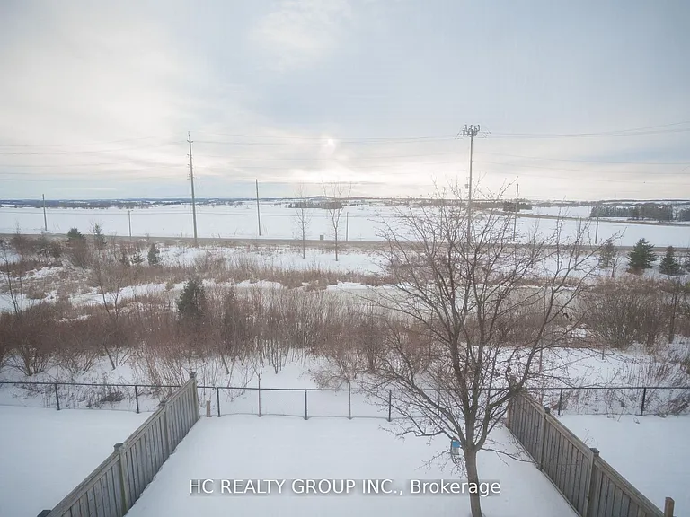 215 Armstrong Cres — Photo 34