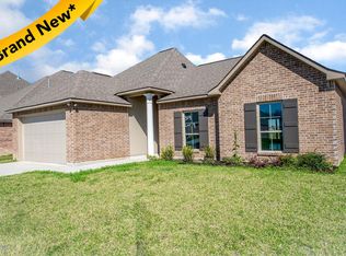 319 Forest Grove Dr, Youngsville, LA 70592