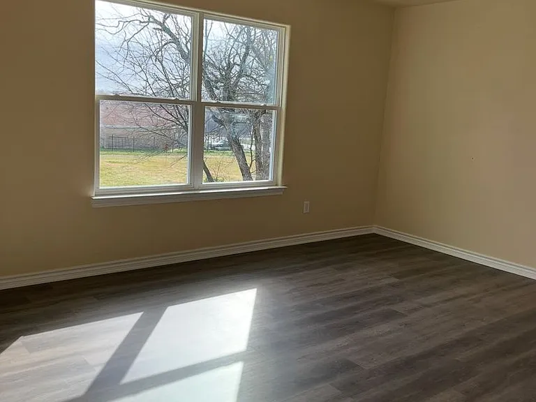215 W Dunn Ave — Photo 4