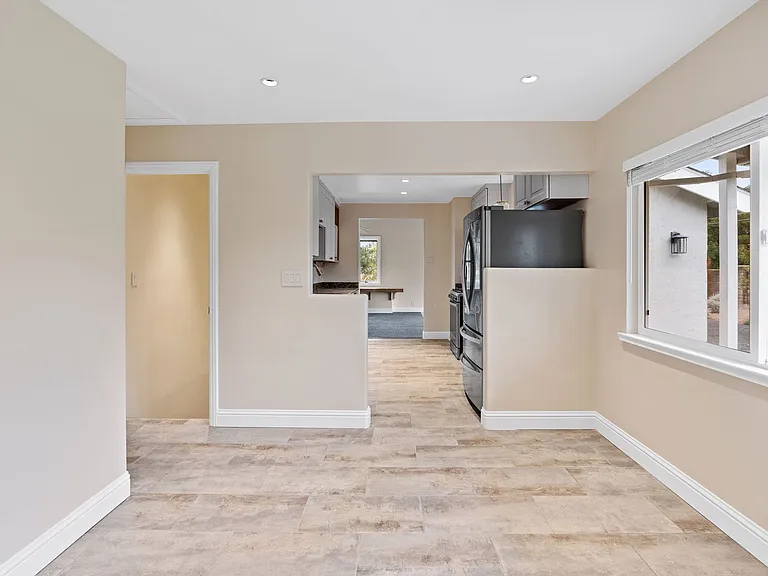 1543 Estee Ave — Photo 9