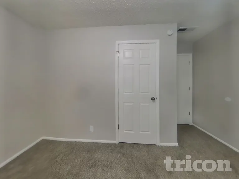 1725 Hiawatha Dr NE — Photo 7