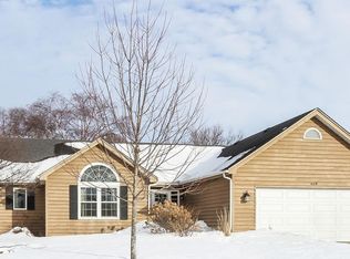 409 Saratoga Dr, Elburn, IL 60119
