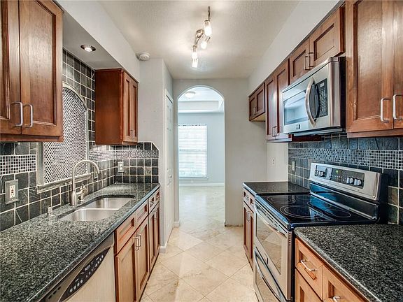5th image of 3010 Pearson Dr