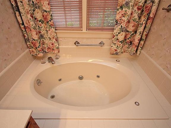 2nd image of 2908 Tabor Oaks Ln