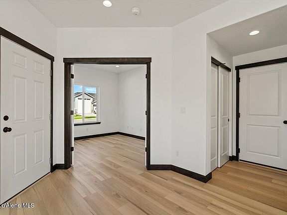 4th image of 2824 N Neptune St