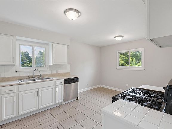 5th image of 3713 E 144th St